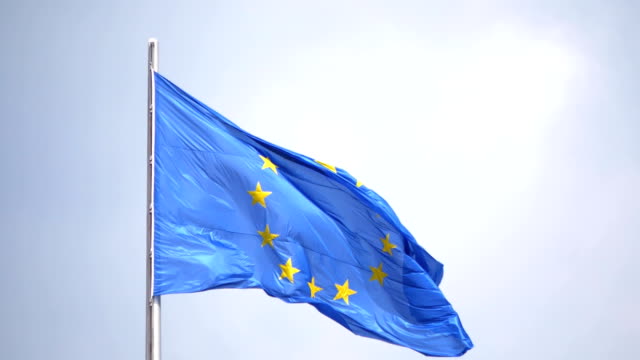 EU-Flagge-in-Zeitlupe-180fps