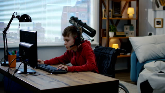 Disable-boy-playing-video-games