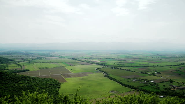 Montaña-de-forma-vista-en-el-valle-de-Alazani-Georgia