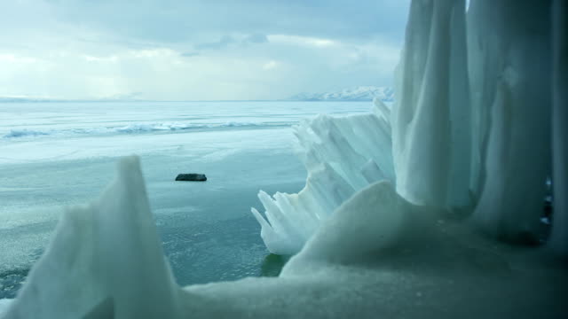 Icebergs-en-el-helado-mar-u-océano.