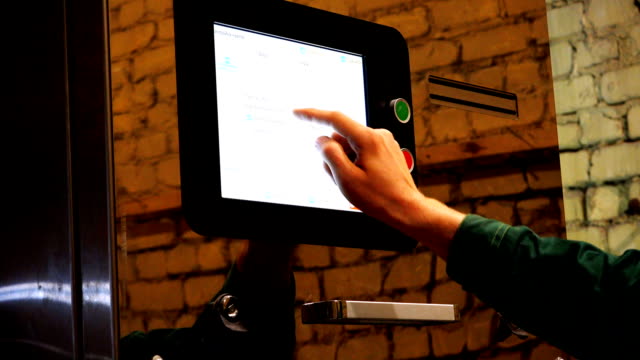 setting-up-the-machine-using-the-touch-screen-monitor