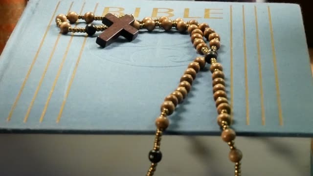 Wooden-Rosary-on-the-Bible.-Panning