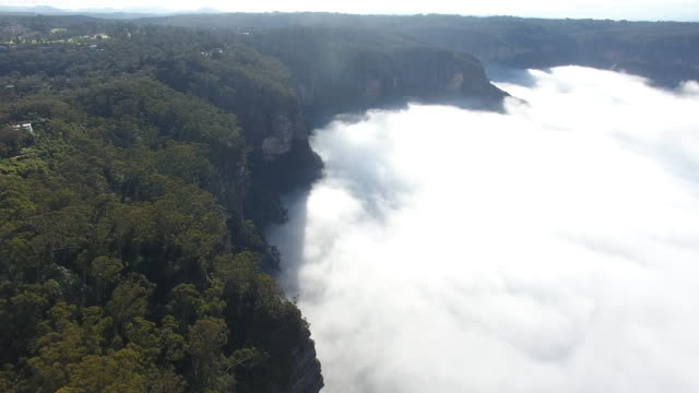 Drohne-Filmmaterial-fliegen-über-Blue-Mountains,-Australien
