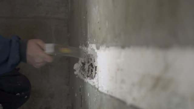 hammering-the-wall-construction-site