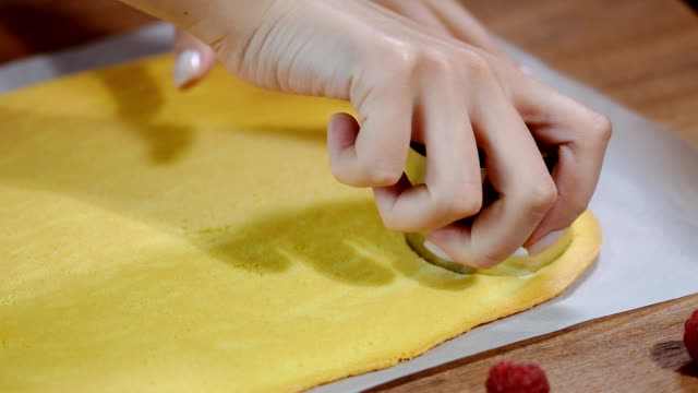 Female-hands-cutting-and-preparing-cake.