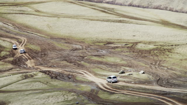 Off-road-vehicle-crossing-mountain-top-moving-down
