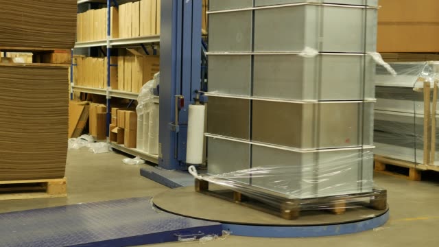 Pallet-stretch-wrapping-machine-wraps-stainless-steel-products-on-a-pallet