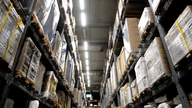 Moving-between-pallets-with-goods-on-shelves