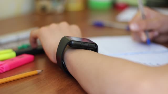 Schoolboy-with-smart-watch-in-the-classroom