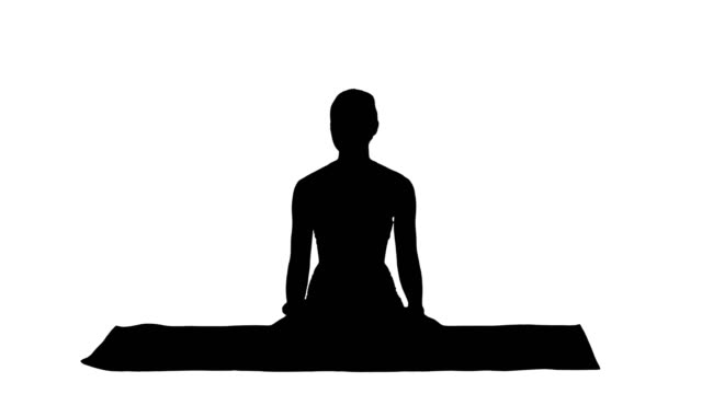 Silhouette-schöne-Frau-sitzt-auf-der-Yogamatte-und-im-Gespräch-mit-jemand
