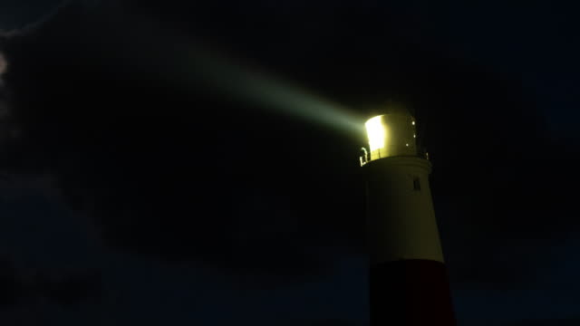 Timelapse-of-a-lighthouse-at-night