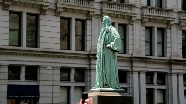 John-Watts-estatua-en-Manhattan-ciudad-de-Nueva-York,-una-vista-lateral
