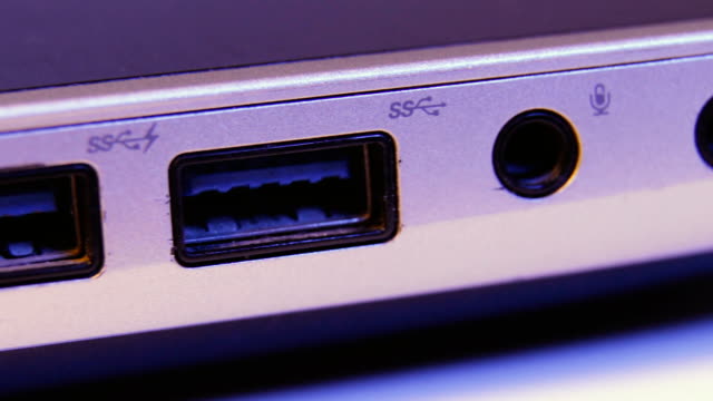 Closeup-of-HDMI-and-USB-ports-in-a-laptop