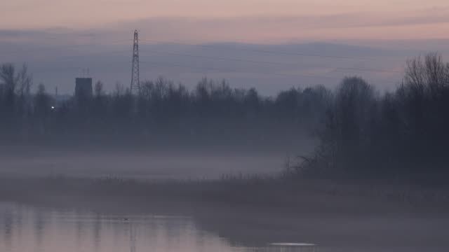 Time-lapse-of-mist-over-lake-4K