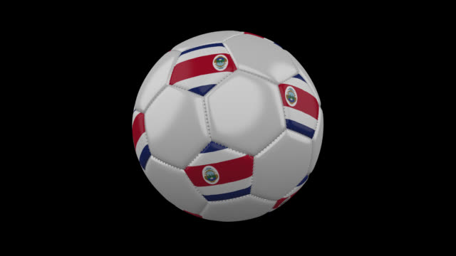 Balón-de-fútbol-con-los-colores-de-la-bandera-de-Costa-Rica-gira-sobre-fondo-transparente,-render-3d,-prores-4444-con-canal-alfa,-lazo