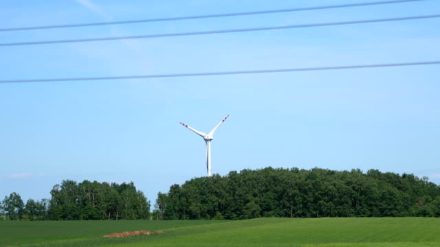 Sicht-aus-Zug-vorbei-an-Windmühlen-in-4-k-Slow-Motion-60fps