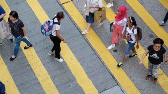 Slow-Motion-von-beschäftigt-Fußgängerüberweg-in-Hong-Kong