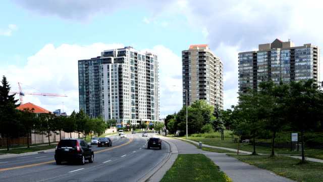Timelapse-of-traffic-in-Mississauga,-Canada