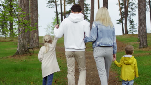 Family-of-Four-Walking-in-Forest