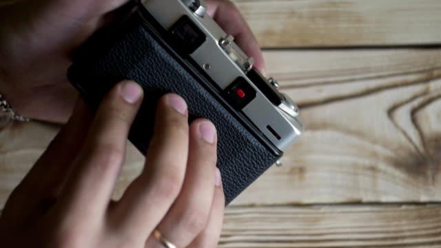Closeup-of-male-hands-set-new-film.-vintage-camera.-rangefinder-camera