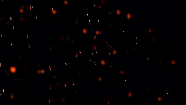 High-Speed-Aufnahme-von-Feuer,-Flammen-und-glühende-Aschepartikel-auf-schwarzem-Hintergrund