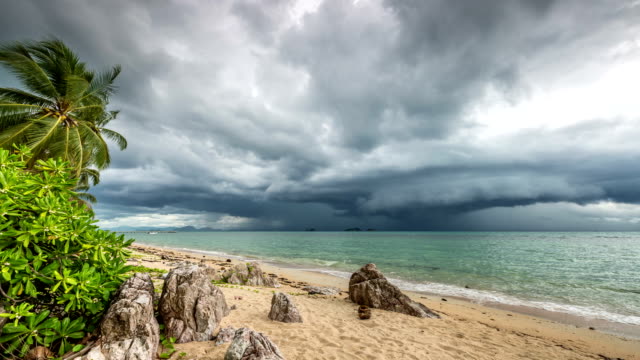 Rapidly-looming-thunderstorm-storm-on-the-beach,-Koh-Samui,-Thailand