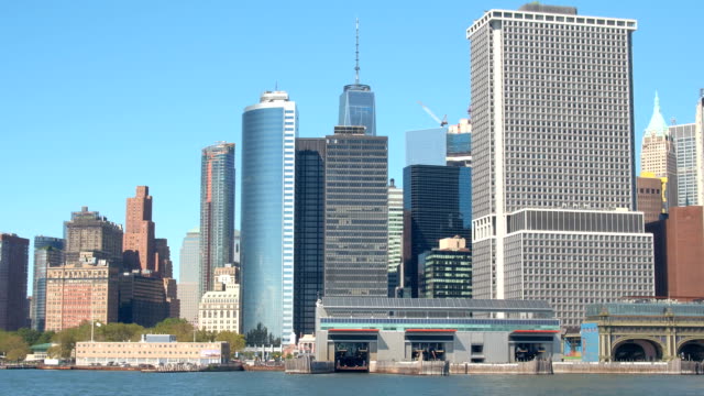 CLOSE-UP:-Staten-Island-Ferry-building,-glassy-skyscrapers-in-Downtown-Manhattan