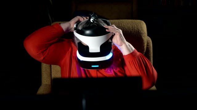 Elderly-woman-wearing-VR-headset-in-front-of-TV-screen