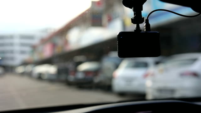 Video-Kamera-Recorder-in-Autofahren-auf-befahrenen-Straße,-Zeitlupe-erschossen