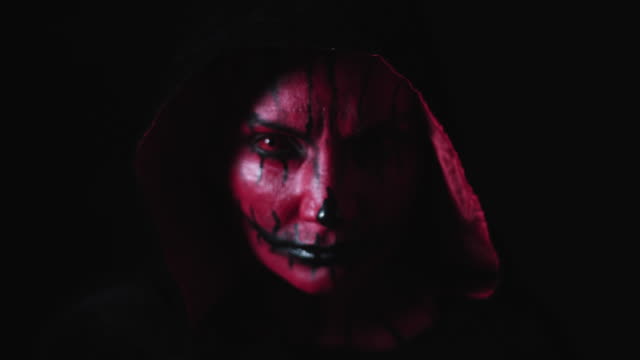 4-k-Horror-Halloween-Teufel-erscheinen-schnell