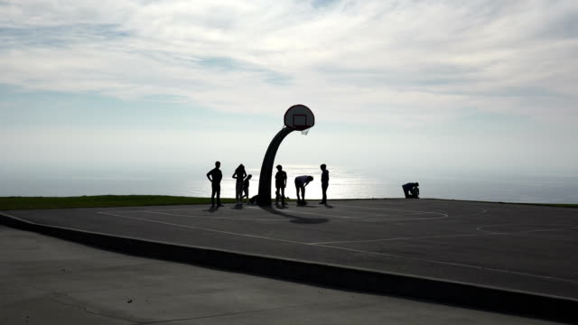 Basketball-court-by-the-ocean