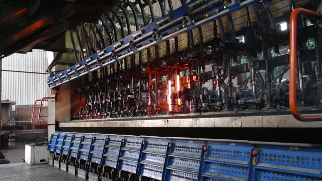 Machine-for-the-production-of-glass-bottles