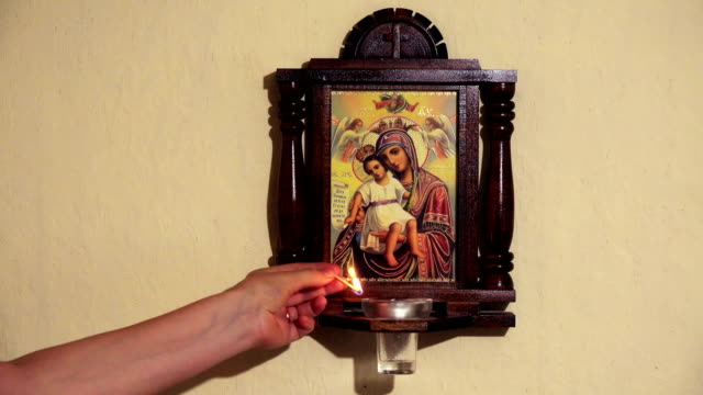 Iconostasio-ortodoxo,-icono-"Dostoyno-est".-Santa-Madre-de-Dios