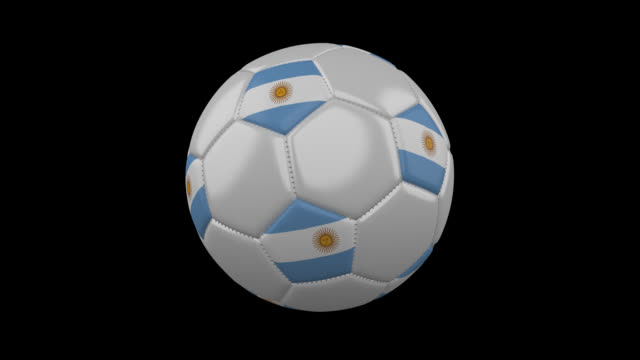 Balón-de-fútbol-con-los-colores-de-la-bandera-Argentina-gira-sobre-fondo-transparente,-render-3d,-prores-4444-con-canal-alfa,-lazo