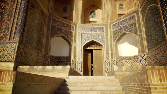 Detalle-de-la-madrasa-en-Bujará,-Uzbekistán