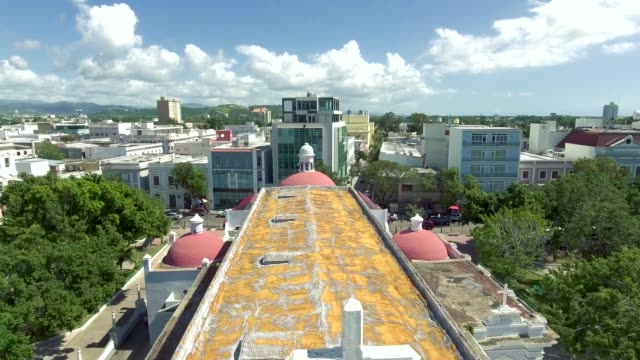Tilt-up-of-catholic-church-in-Ponce,-Puerto-Rico-and-aerial-view-of-the-city