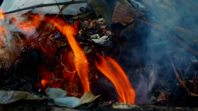 close-up-motion-of-burning-fire.-incineration-of-garbage.4k-footage