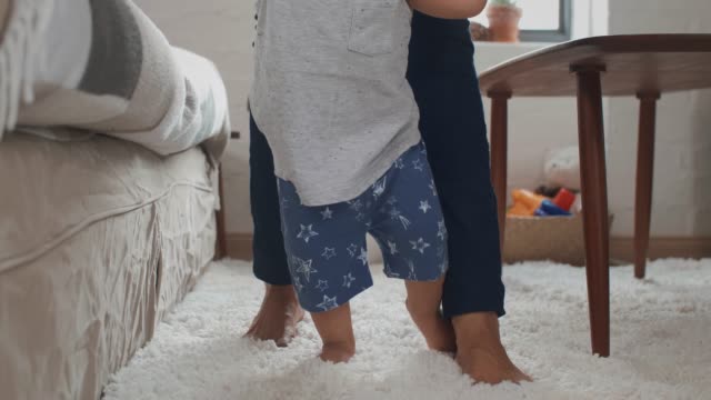 Bebé-en-casa-primeros-pasos