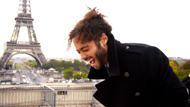 laughing-guy-around-Eiffel-Tower-with-smartphone-in-slow-motion