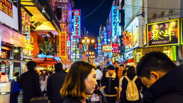 4K.-Zeitraffer-Zone-Namba-in-Osaka-an-Straßenmarkt-Namba-in-Osaka-Japan-Menschen-voll