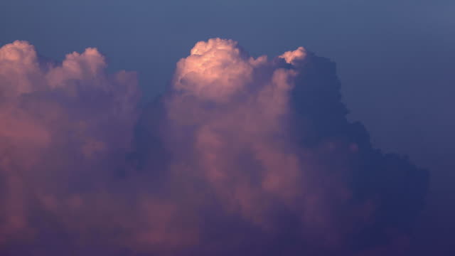Wolkengebilde-Rosa-Wolke-Zoom