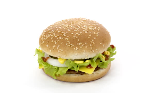 Rotación.-Apetitosa-hamburguesa-sobre-un-fondo-blanco
