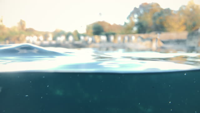 Closeup-de-un-tanque-grande-del-agua-marina