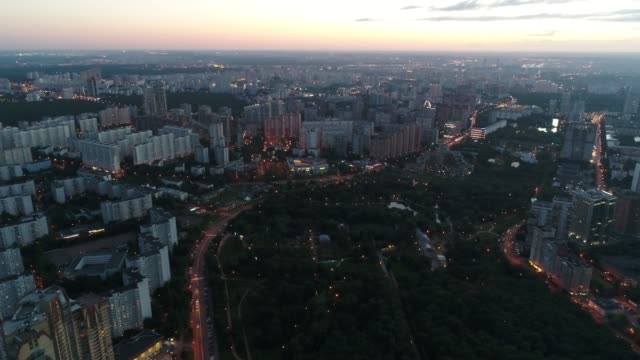Blick-auf-Moskau-aus-der-Luft-im-Sommer