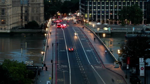 gran-ben-amanecer-sobre-el-puente-de-Westminster-se-inclinan-hacia-arriba