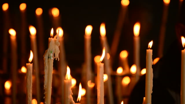 Candles-and-people-in-candlestick