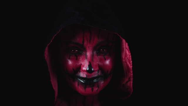 4-k-Horror-Halloween-Teufel-Lächeln-schüchtern