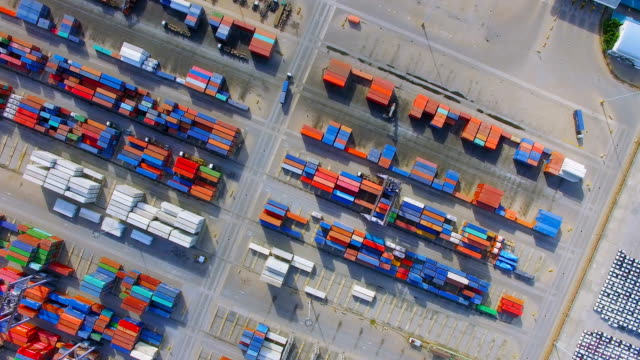 buque-de-carga-de-contenedores,-importación-exportación,-concepto-de-transporte-de-cadena-empresarial-suministro-logístico-para-el-envío