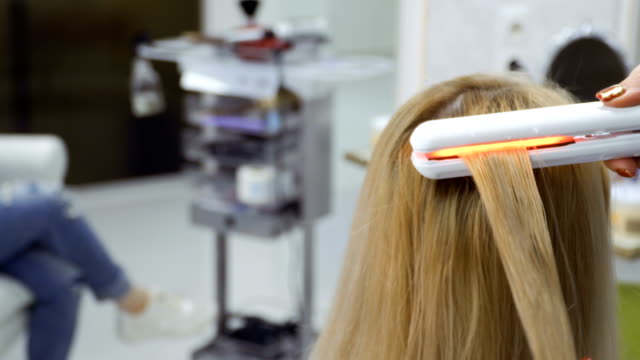 Haidresser-straighten-hair-with-hair-iron