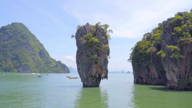 Isla-de-James-Bond-o-koh-tapu-en-el-Parque-Nacional-Bahía-de-Phang-Nga-en-la-provincia-de-Phang-Nga-Tailandia